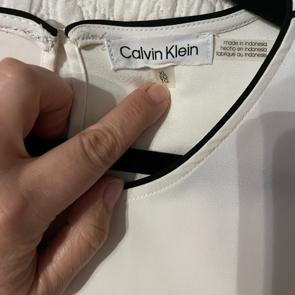 Calvin Klein White‎ Blouse with Black Trim | Chic Professional Top - Picture 2 of 5